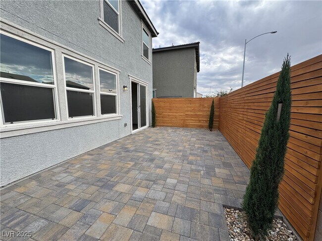 Building Photo - 6675 Ellery St