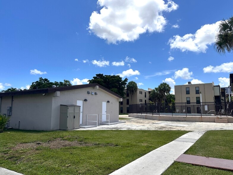 Building Photo - 10850 W Flagler St
