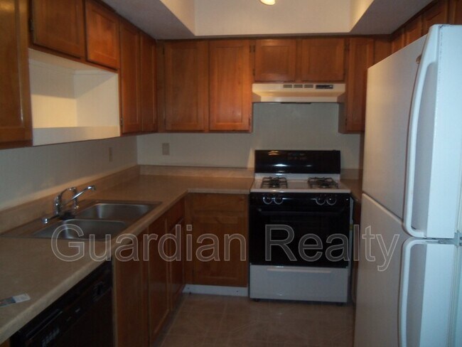 Building Photo - 2639 Jacyra Ave