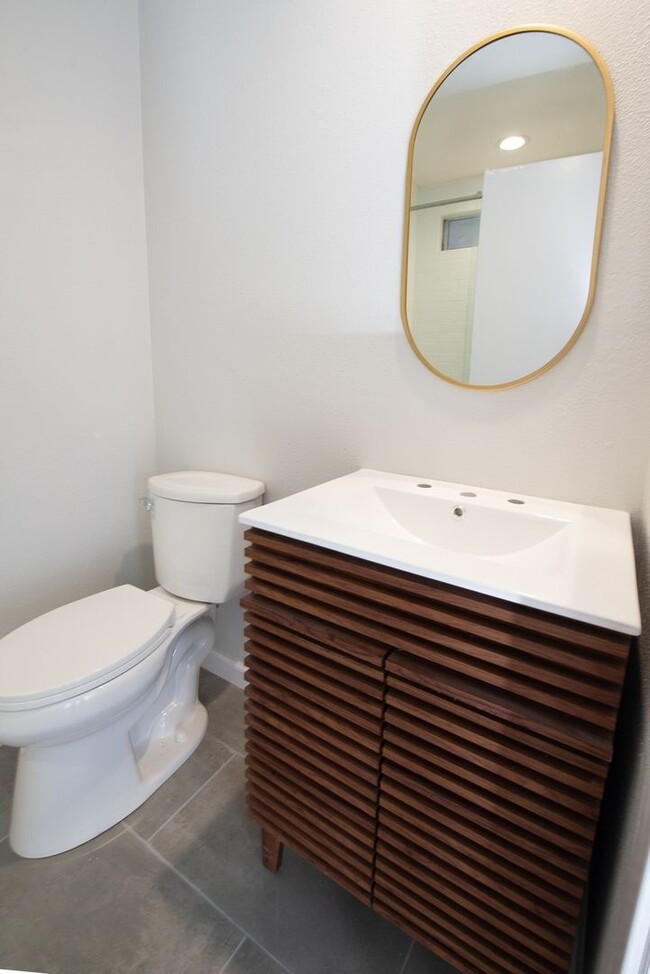 Building Photo - Fully Remodeled Townhouse in Gated Gardena...