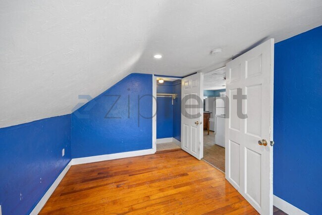 Building Photo - Unit 3F