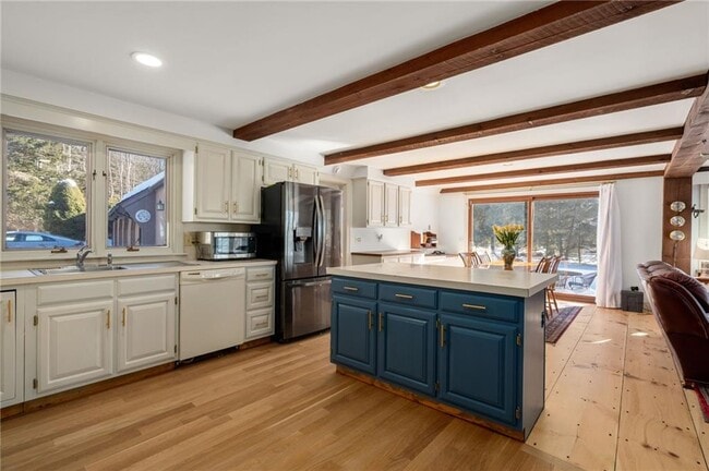 Building Photo - 1191 N MAIN Rd