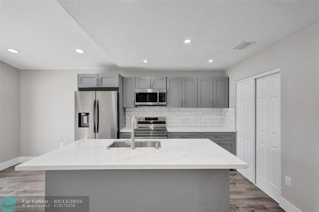 Building Photo - 2614 W 65th St