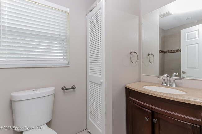 Building Photo - 3299 SE Garden St