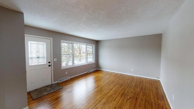 Building Photo - 11365 Stinson Ave