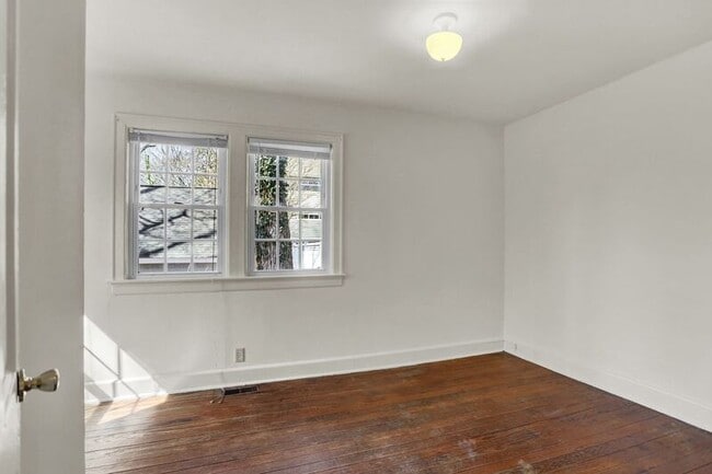 Building Photo - 412 Griffin Ave