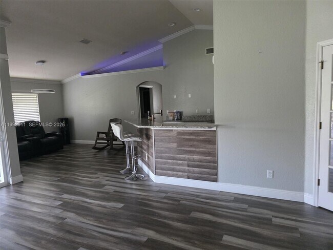 Building Photo - 1816 Tomaso Ave