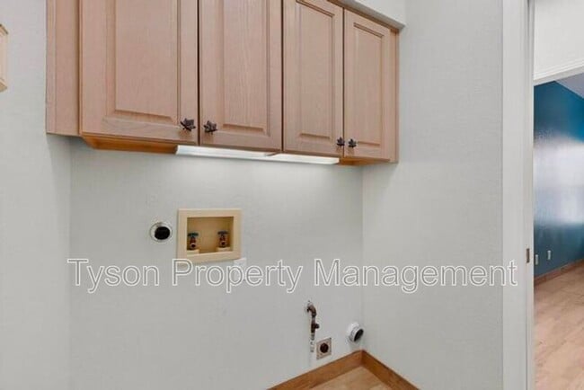 Building Photo - 13413 Summit Hills Pl NE