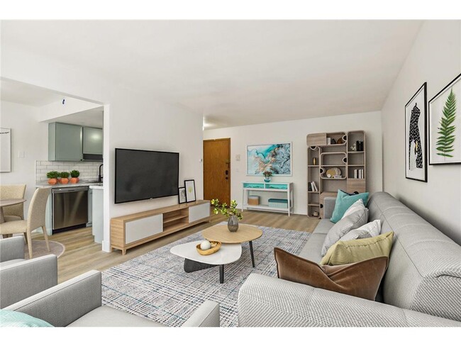 Building Photo - 99 E 54th St