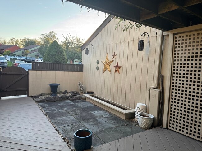 Building Photo - 34A Darien