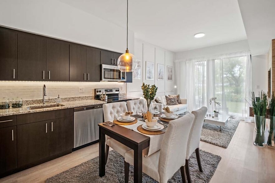 Primary Photo - Oak Enclave