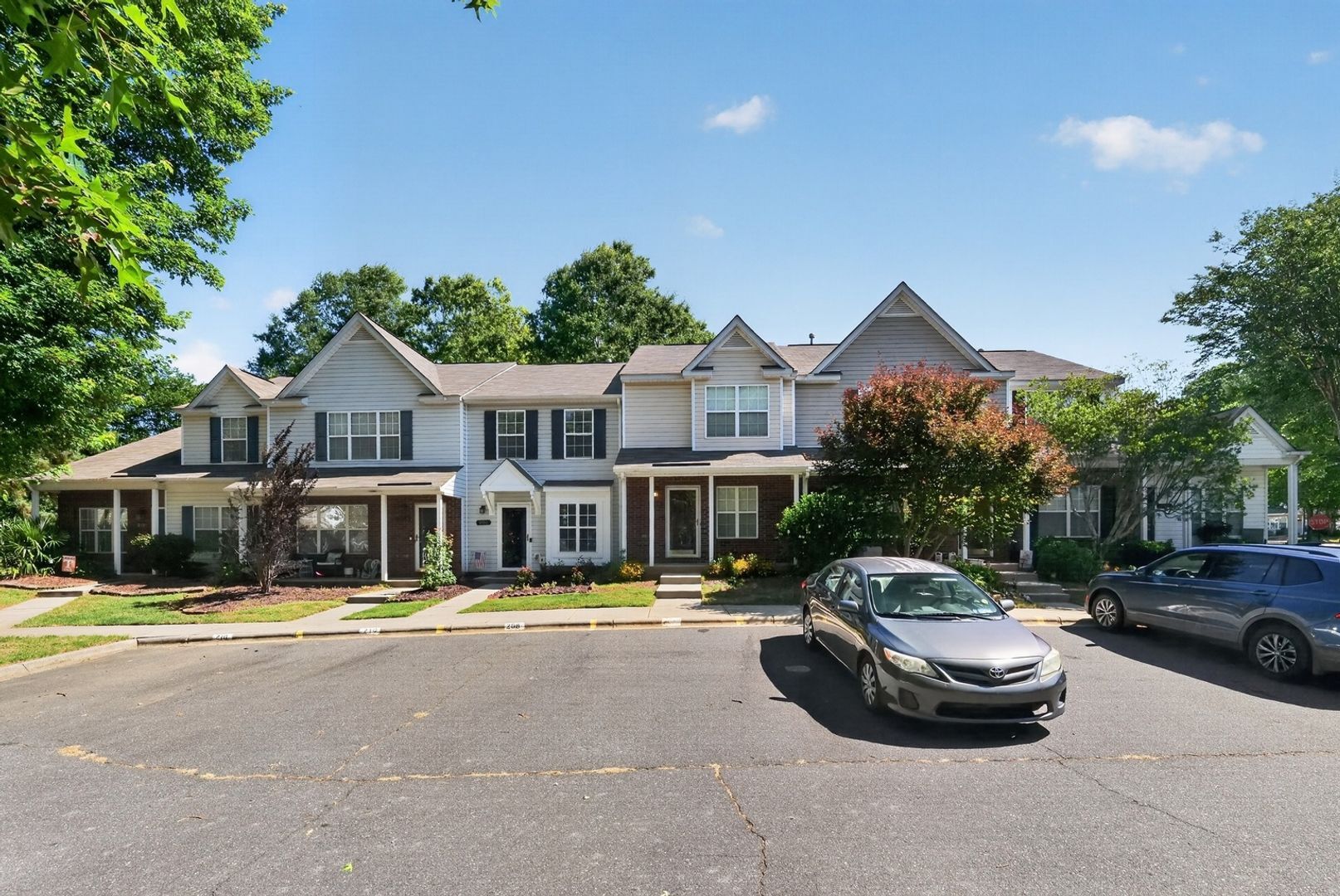Building Photo - 204 Butler Pl