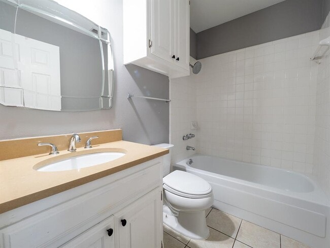 Building Photo - 4804 Broadhill Dr