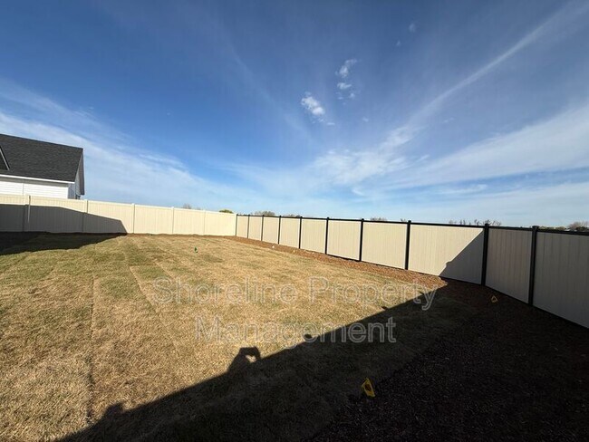 Building Photo - 1870 W Unforgettable St