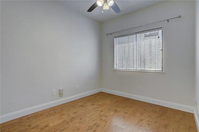 Building Photo - 1610 Waterston Ave