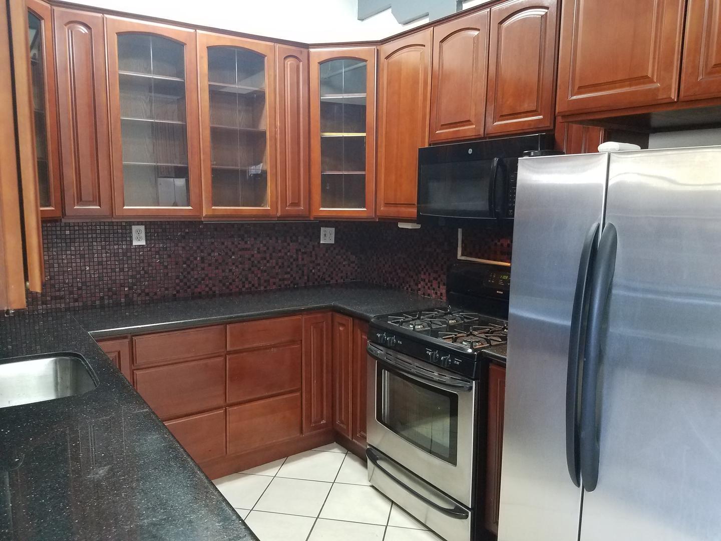 Building Photo - Large well located West Oakland condominium