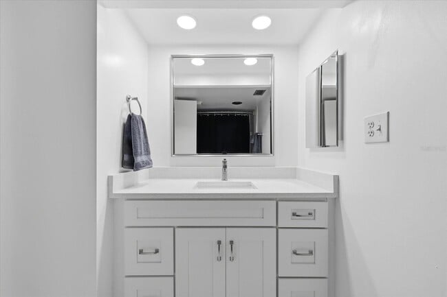 Building Photo - 400 Island Way