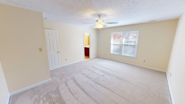 Building Photo - $350 OFF First Month's Rent! 3 Bedroom Upd...