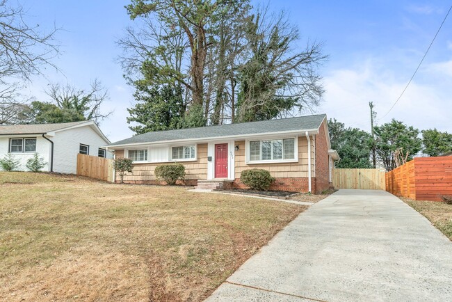 Building Photo - Freshly Painted 3-Bedroom Home minutes fro...