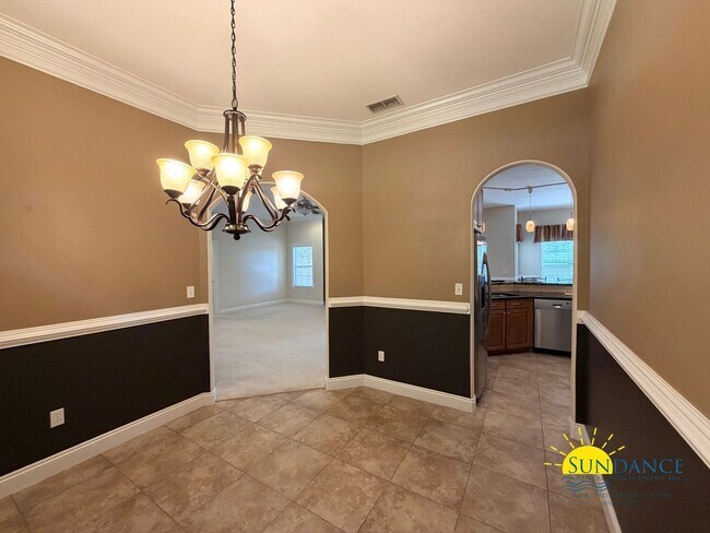 Building Photo - 213 Golf Course Dr