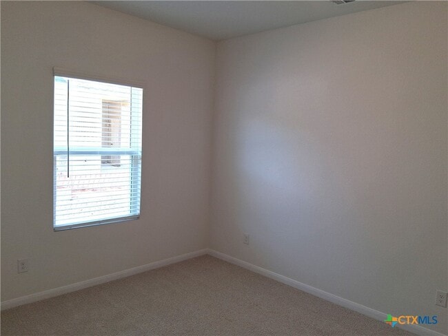 Building Photo - 253 Villars Dr