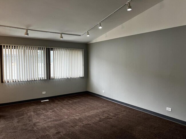 Building Photo - 5623 Santa Barbara Dr