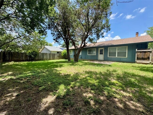Building Photo - 1213 Kenyon Dr