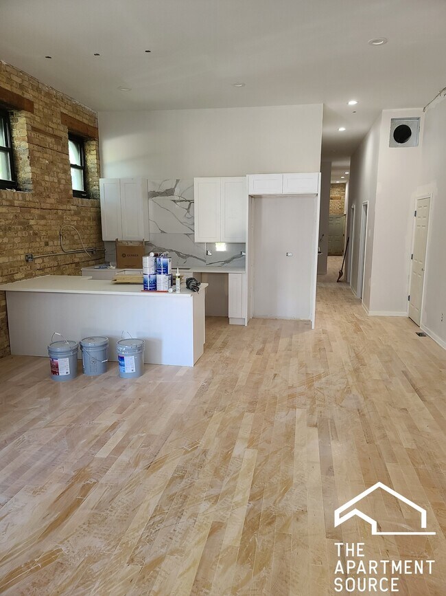 Primary Photo - 2701 W Thomas St