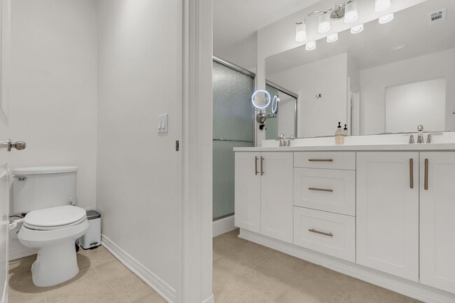 Building Photo - 1520 W 1st St