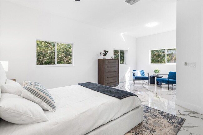 Building Photo - 7132 NW 62nd Terrace