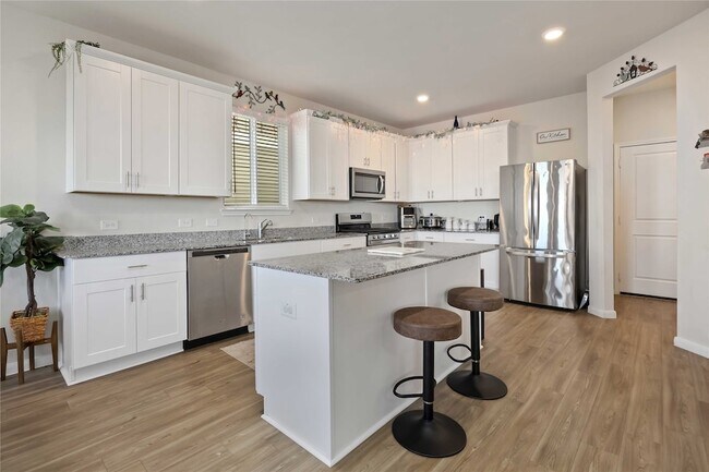 Building Photo - 6434 Lakeview Haven Dr