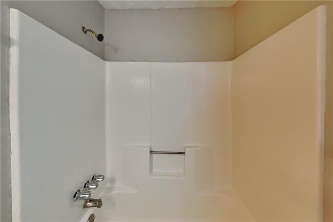 Building Photo - 101 Chantilly Ln