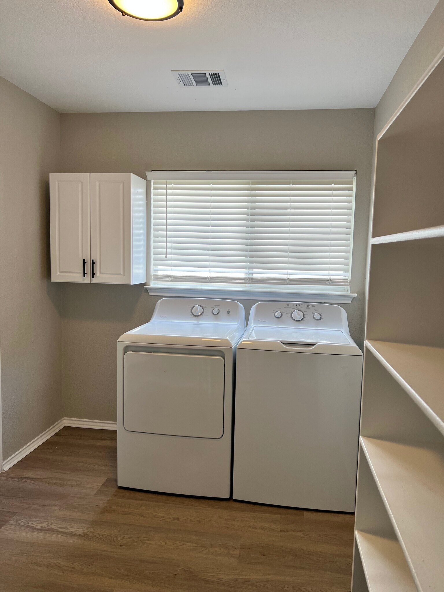 Building Photo - 6814 Knights