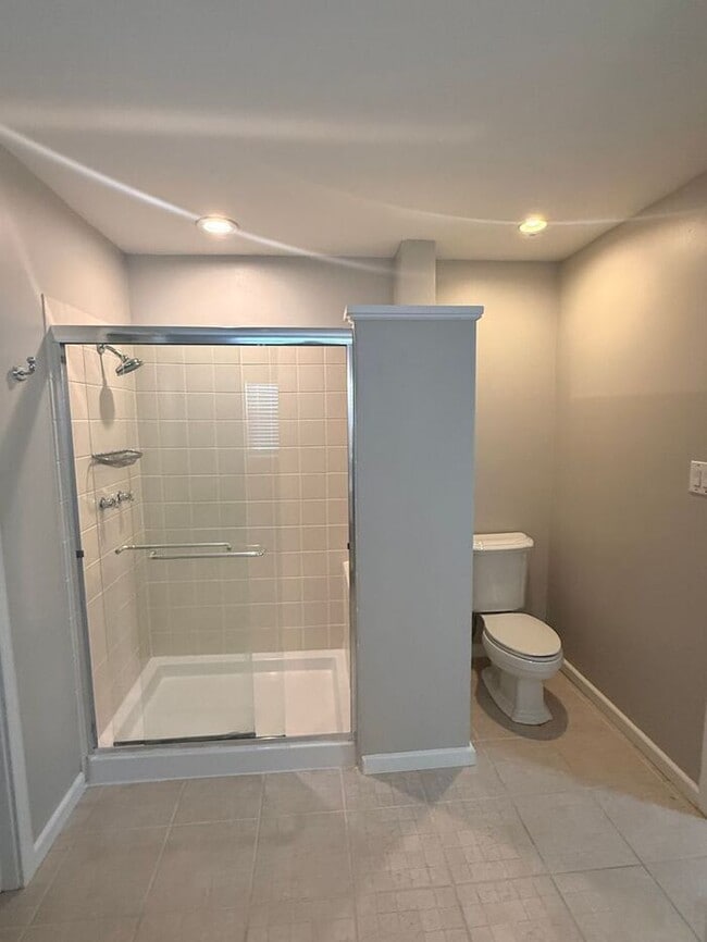 Building Photo - Stunning 2BR 2BA SFR w/ Private Pool • 2-Car Garage in Clearwater