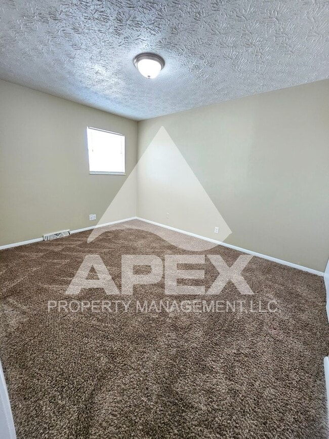 Building Photo - Nice 3Bd 1.5 Townhouse in WEST KNOX off Ce...