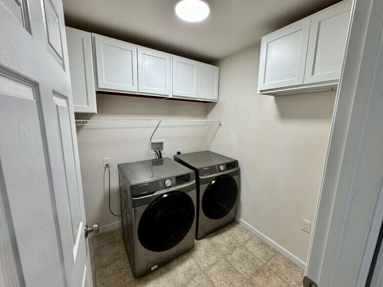 Building Photo - 3017 Meridian Cmns