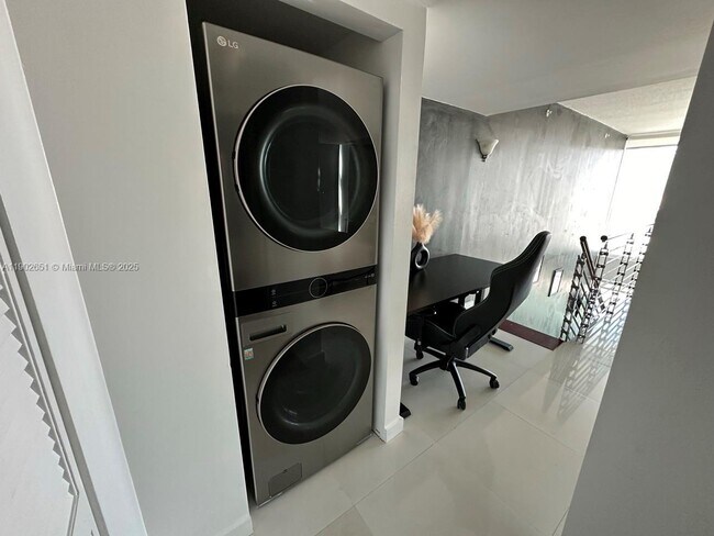 Building Photo - 41 SE 5th St