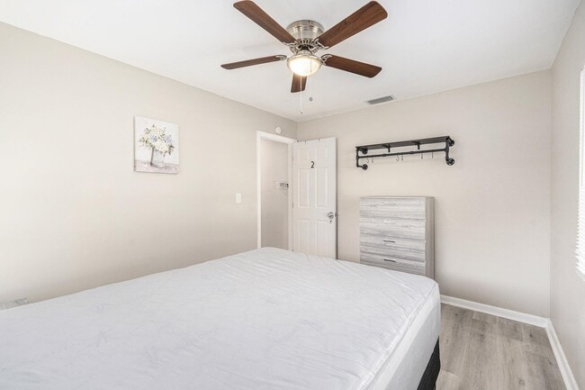 Building Photo - 1346 Byron Dr