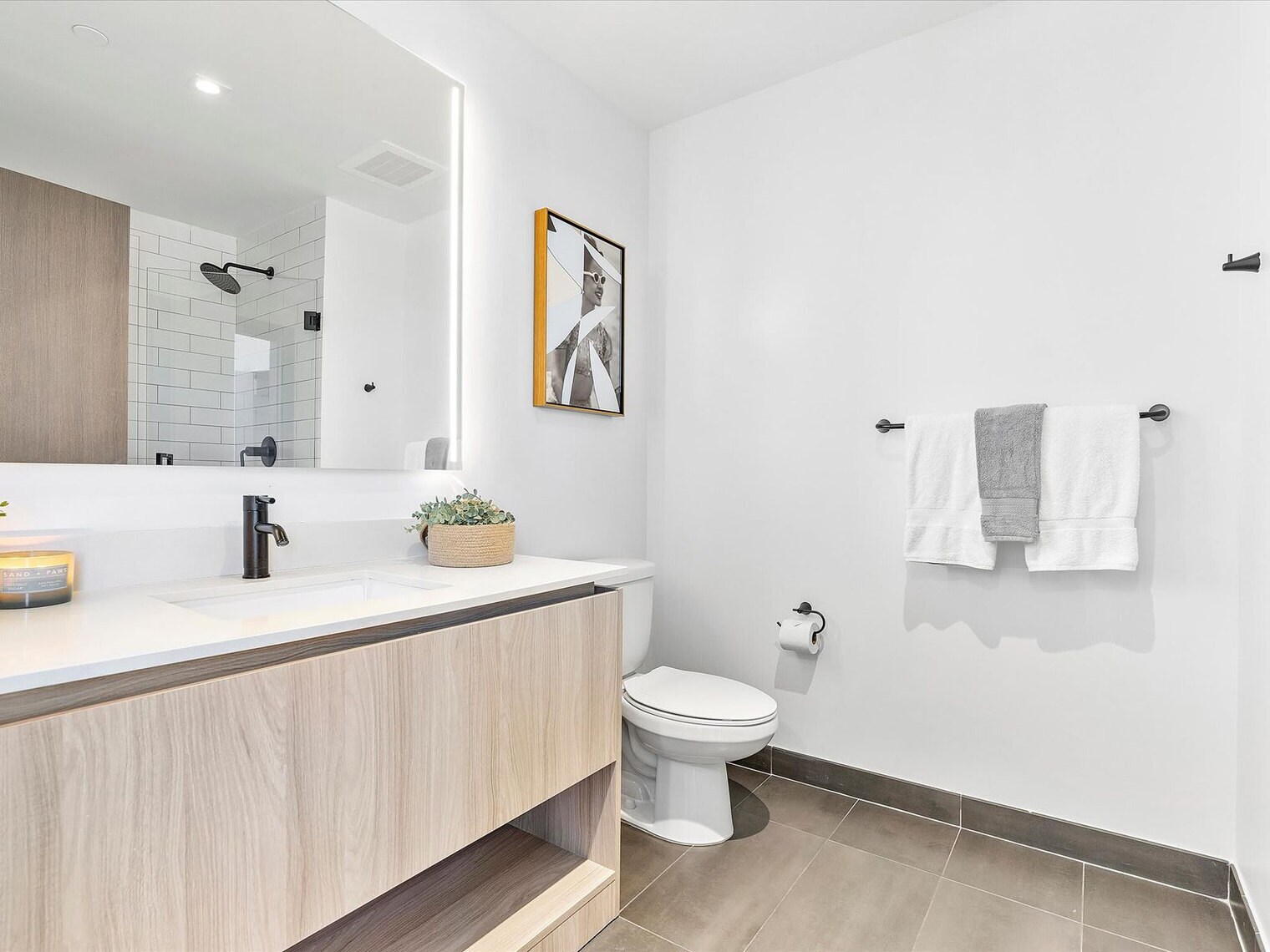 Building Photo - 398 NE 5th St