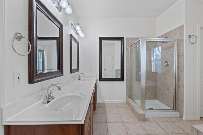 Building Photo - 13202 Fawn Valley Dr