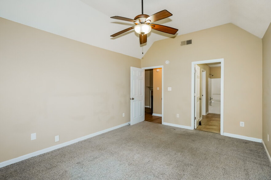 Building Photo - 6916 Fox Briar Cove