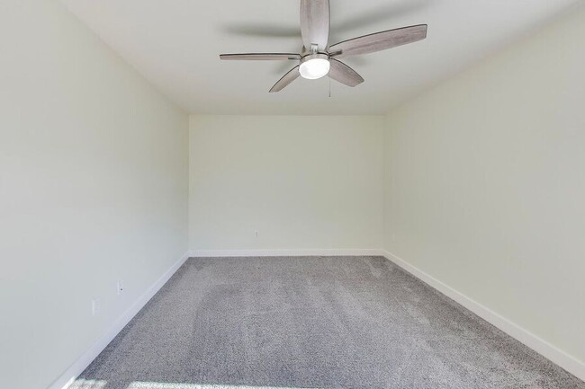 Building Photo - 1662 Hollenbeck Ave