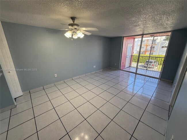 Building Photo - 19761 SW 114th Ave