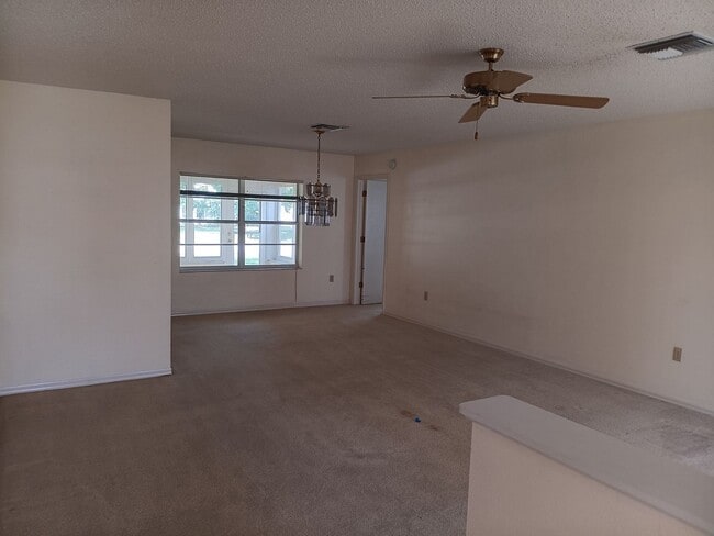 Building Photo - 2 bedroom 2 bathroom Large House for rent ...