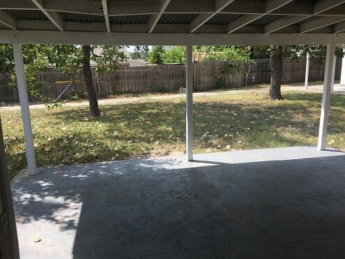 Building Photo - 1510 Crockett Cir