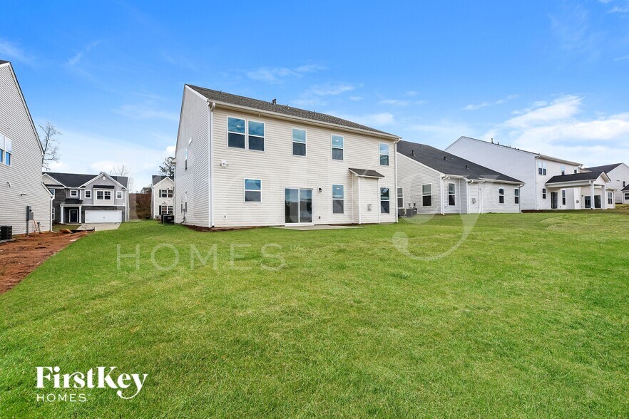 Building Photo - 569 Hillpark Ln