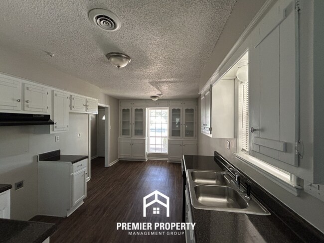 Building Photo - Charming 3BR/2BA Horn Lake Home | Hardwood Floors, Brick Fireplace & Fenced Yard