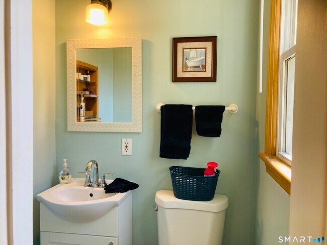 Building Photo - 16 Farview Ave