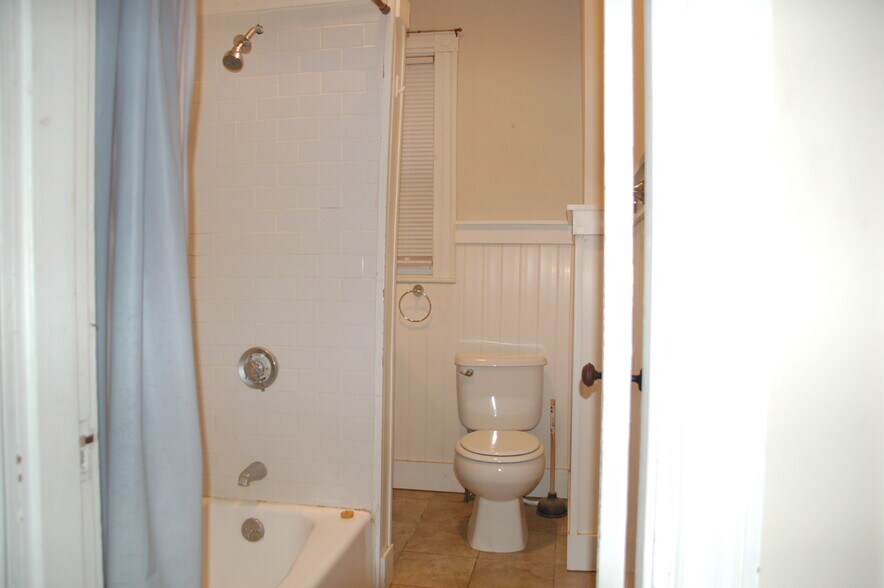 Building Photo - 81 Bristol Rd