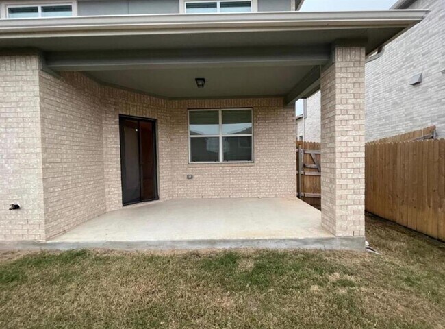 Building Photo - 1032 Winnsboro Lp
